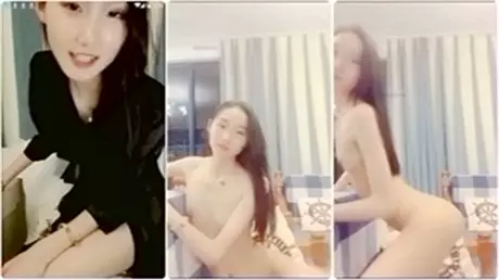 某平台清纯网红妹子土豪刷了很多礼物这才秀了一把