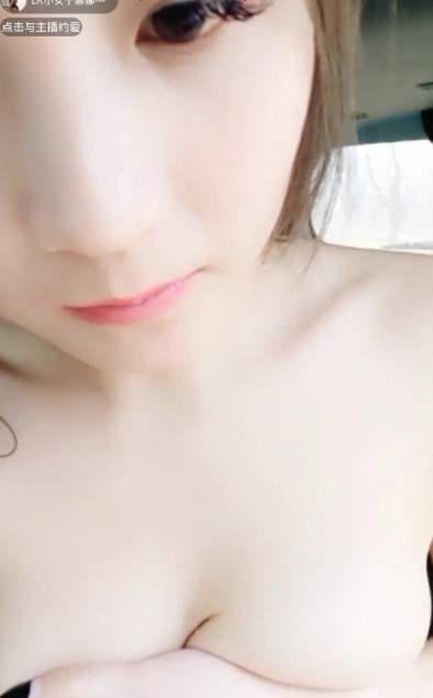 这得多饥渴啊久别小情侣一见面裹硬鸡巴衣服不脱就骑上去